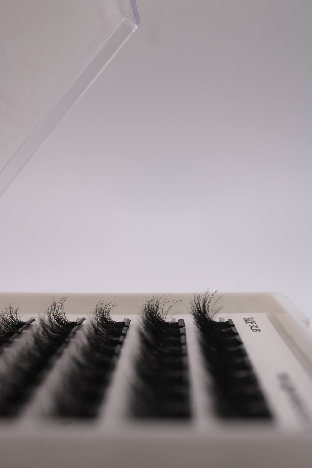 🍬☁️✨PRE GLUED HUNTER 🍬☁️✨(stick & go) 45 pieces lashes only